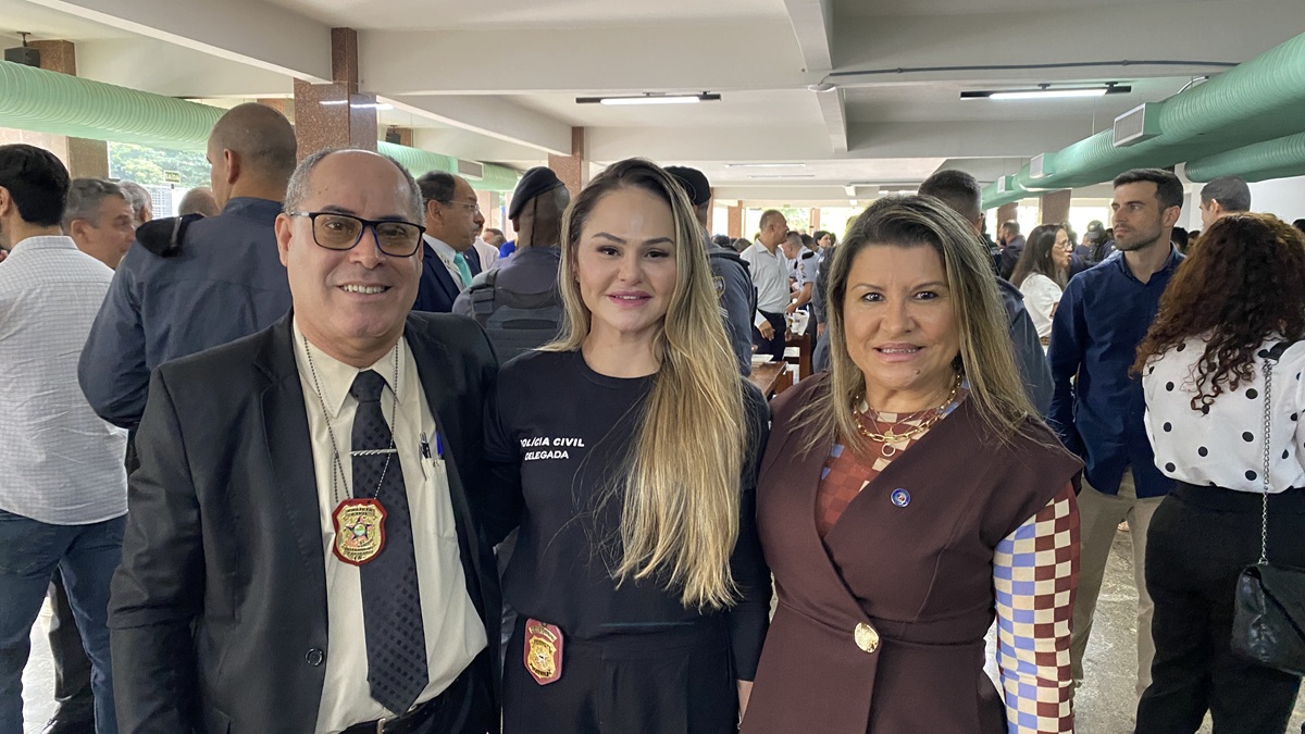 10º Batalhão da PM em Guarapari celebra aniversário e novo comando 7 Paulo Rogerio delegado chefe Gri delegada Francini Moreschi e presidente da OAB Gri Monica Goulart