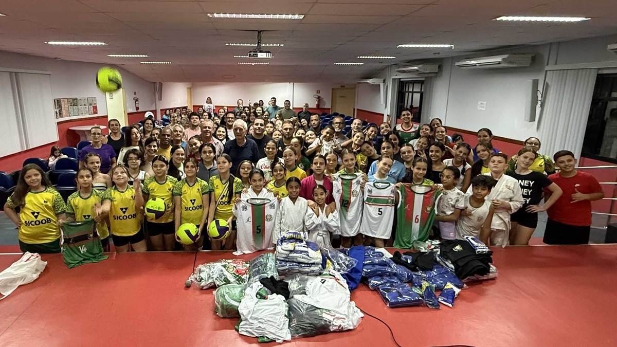 Novos materiais esportivos chegam ao projeto Campeões do Futuro em Alfredo Chaves 1 alfredo chaves materiais campeoes do futuro Higor Rigotti 2