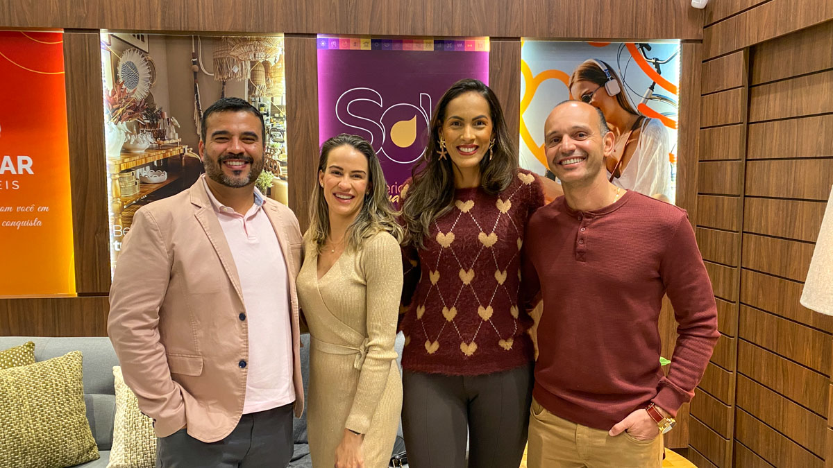 Salão VIP Itamar Imóveis celebra 5ª edição no Festival Guarapari de Inverno 6 Geovany Baldan e Pamela Rodrigues com Daylanna Poncio e Fred Poncio 2