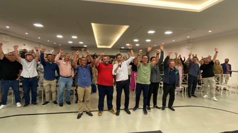 Amaro Neto reúne lideranças e destaca investimentos no município