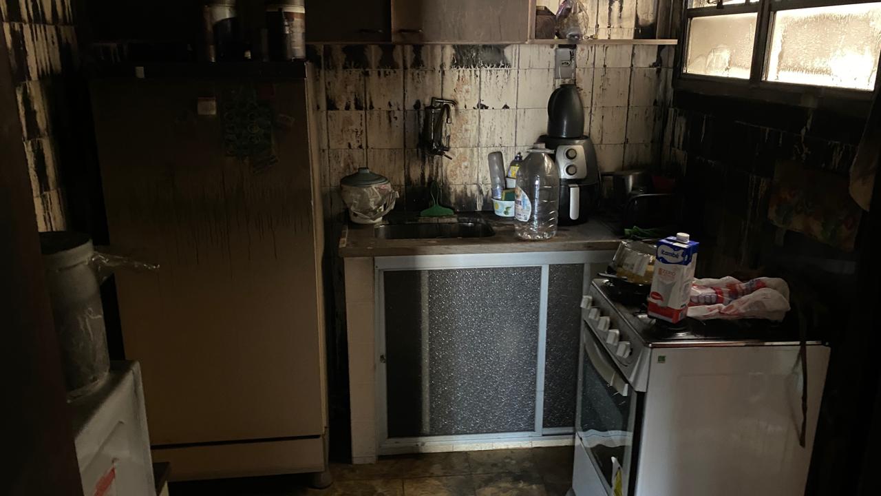 Incêndio em apartamento na Praia do Morro assusta, mas não deixa vítimas nem danos estruturais 4 incendio guarapari 2