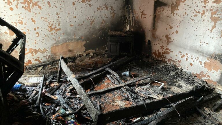 Incêndio em apartamento na Praia do Morro assusta, mas não deixa vítimas nem danos estruturais