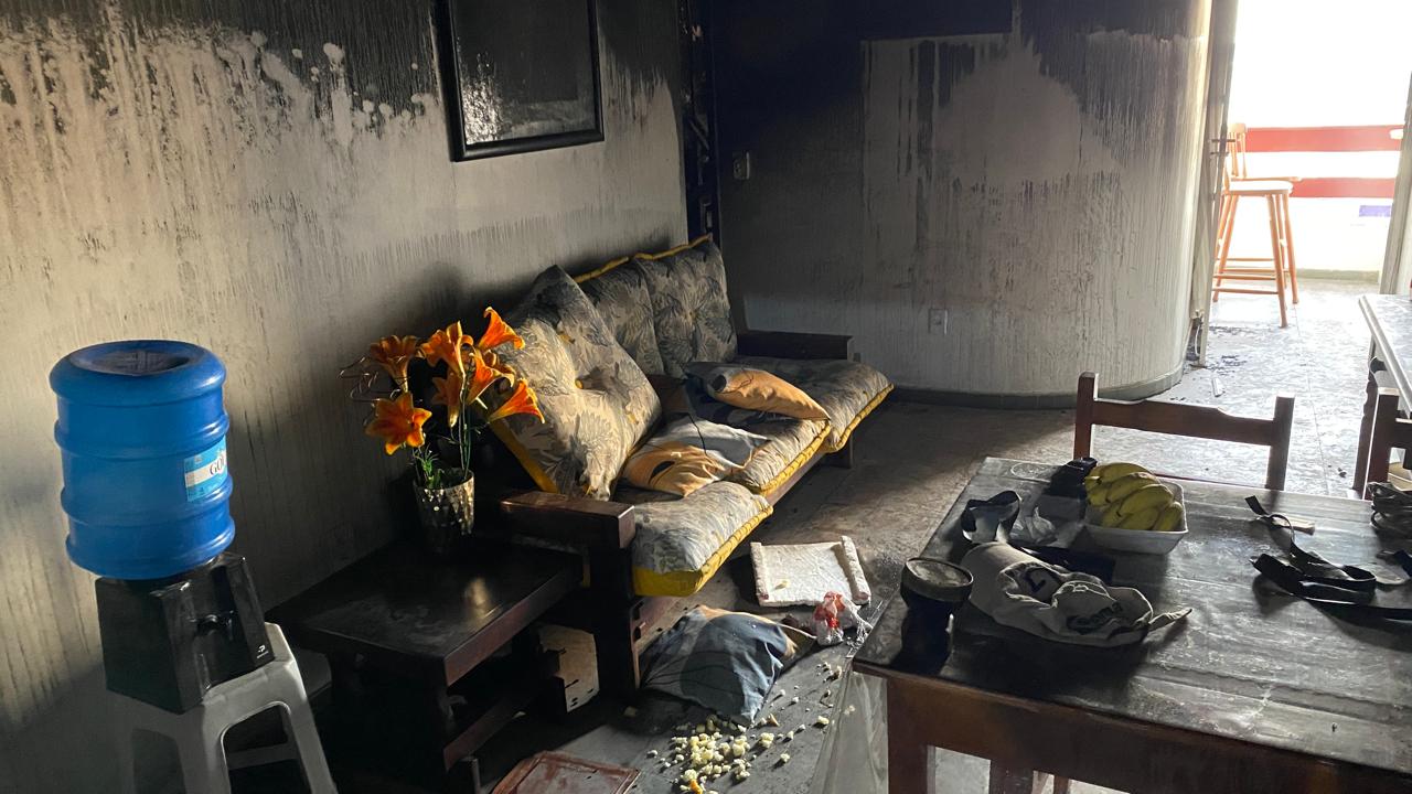 Incêndio em apartamento na Praia do Morro assusta, mas não deixa vítimas nem danos estruturais 3 incendio guarapari 4