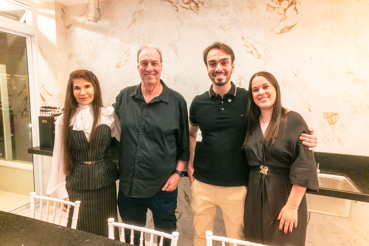 Ônix Empreendimentos faz entrega do Biarritz Residence 2 Antenor bruno e esposas