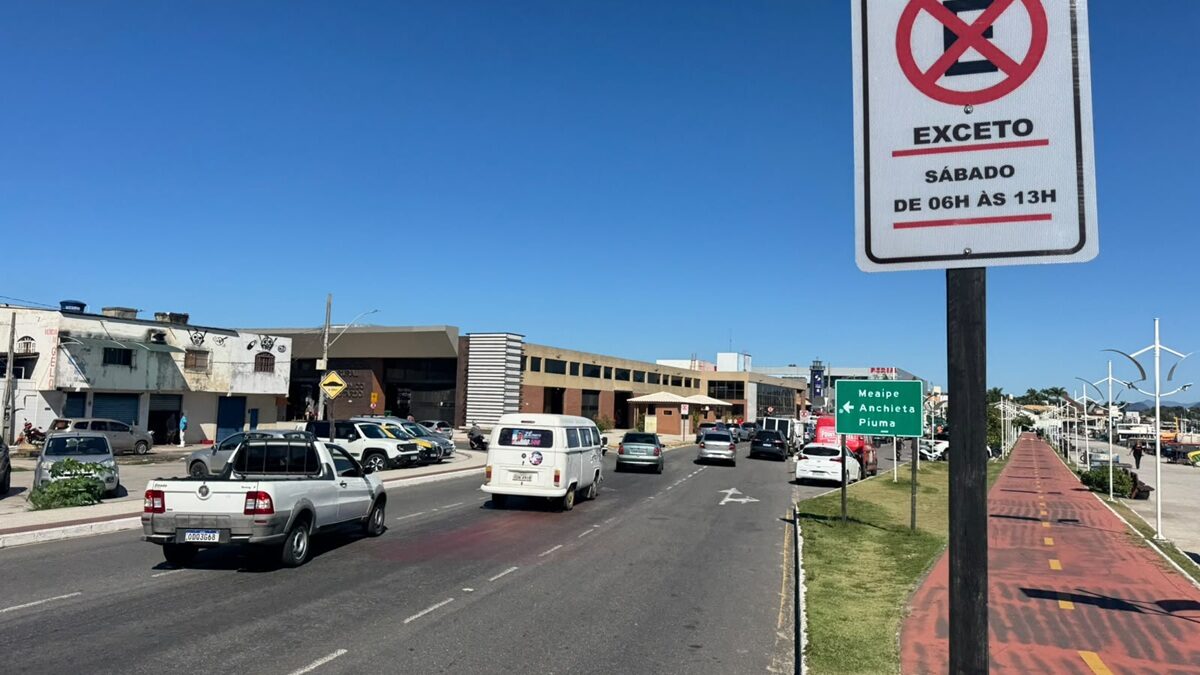 Avenida Pedro Ramos, em Guarapari, agora tem permissão de estacionamento em dias feira