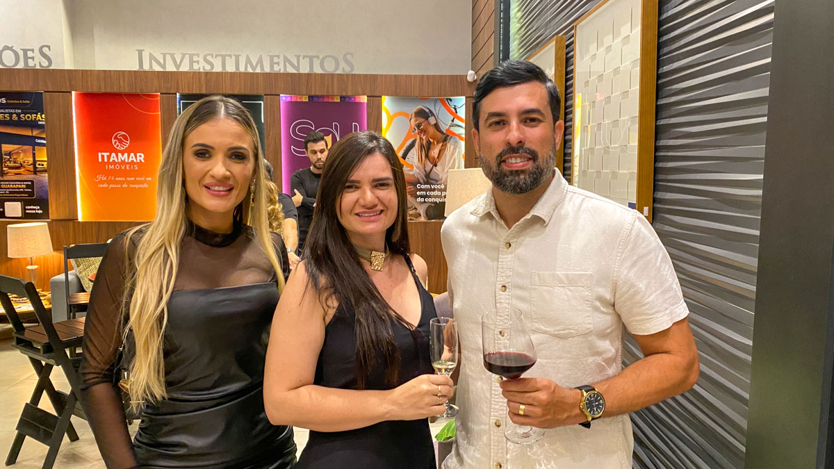 Itamar Imóveis celebra relacionamentos e consolida Salão VIP no Festival Guarapari de Inverno 8 Bruna Catle Fernada e Alan Vargas