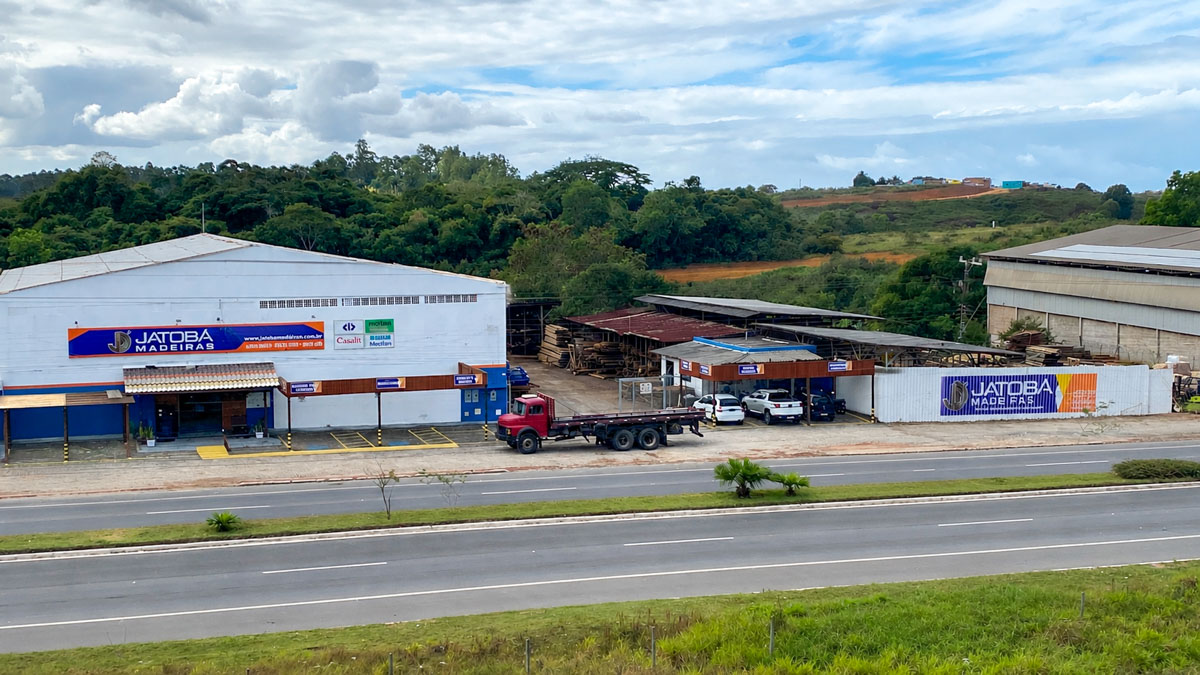 Variedade em madeiras e compromisso com a sustentabilidade em Guarapari 1 ChatGPT Image 3 de ago. de 2026 08 30 18 1