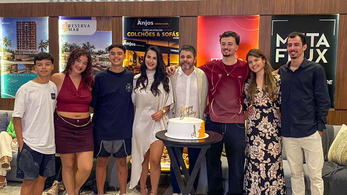 Itamar Imóveis celebra relacionamentos e consolida Salão VIP no Festival Guarapari de Inverno 2 Itamar Camila com filhos aniv Itamar