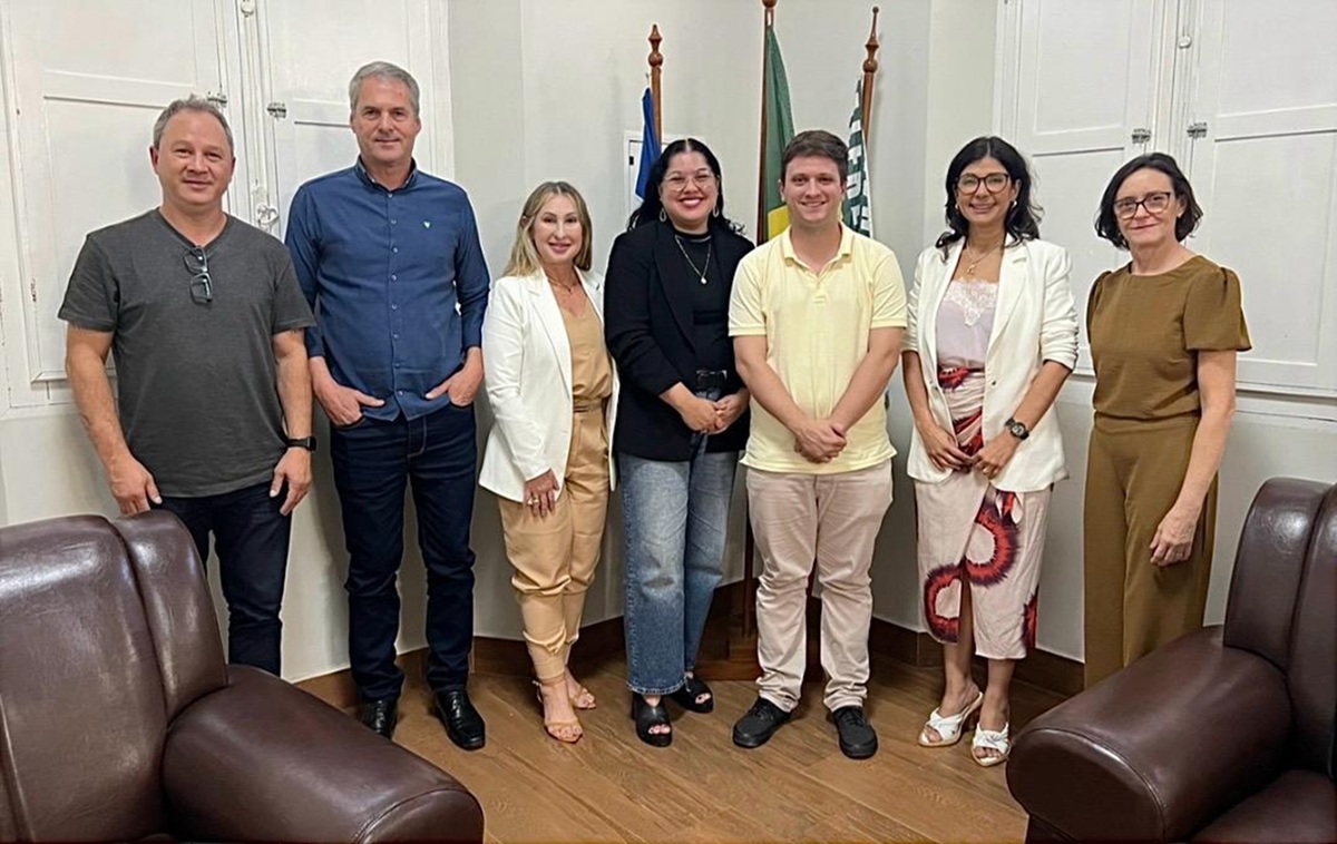 Sicoob apoia mutirão para prevenção ao câncer de pele em Alfredo Chaves 1 Mutirao Fabio e Hugo