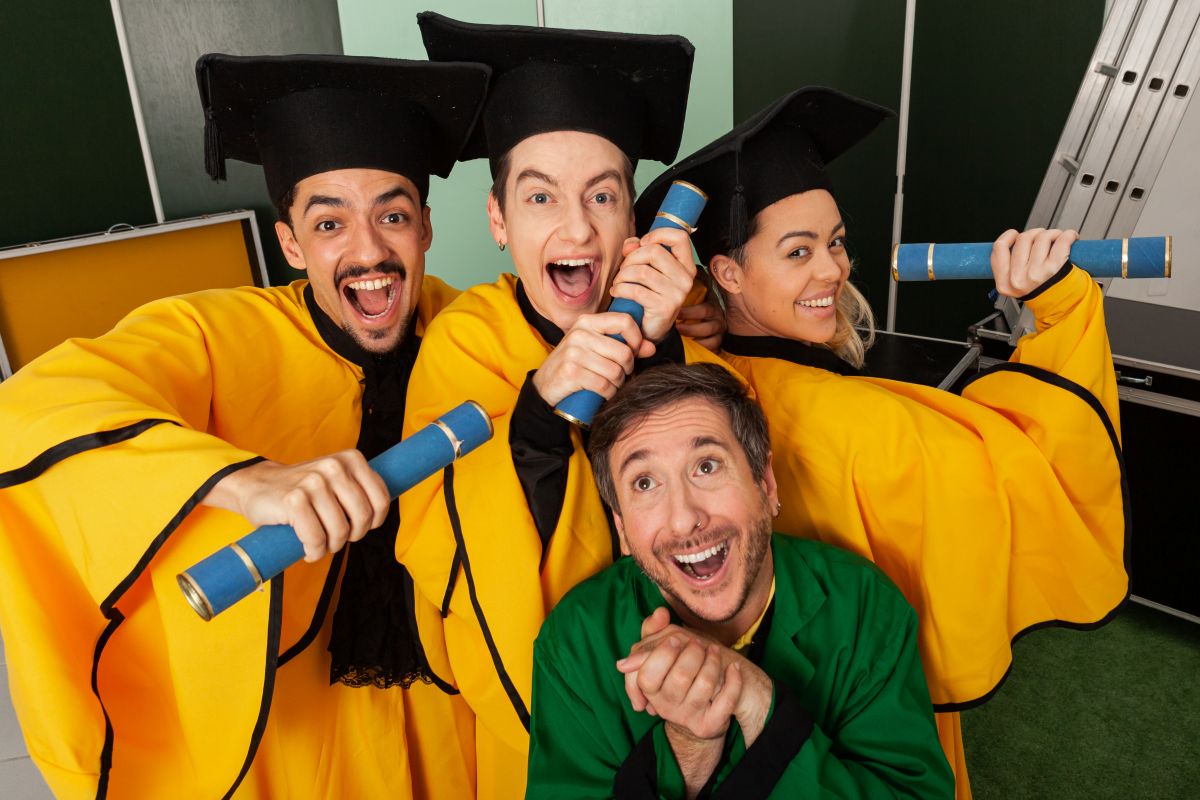 Peça teatral sobre juventude e educação financeira chega a Guarapari com sessão gratuita 1 Juntos Sal Fotografia 8
