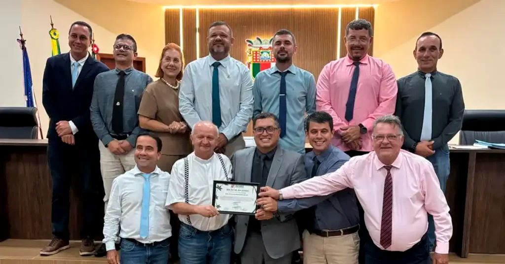 Câmara homenageia reitor do Santuário de São José de Anchieta 2 Reitor do Santuario Nacional de Sao Jose de Anchieta recebe Mocao de Aplausos do Legislativo por fortalecimento do turismo religioso2 1 1024x536 1
