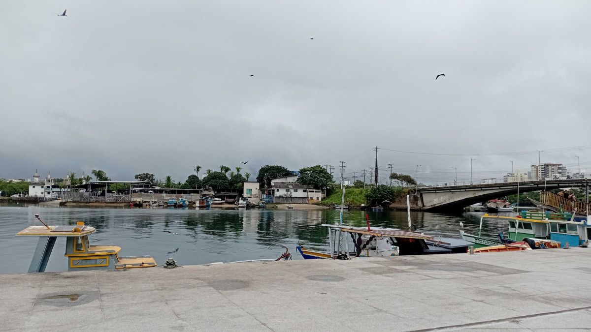 Aviso de tempestade coloca Guarapari em atenção até amanhã (17) 1 ceu tempo centro de guarapari clima nublado