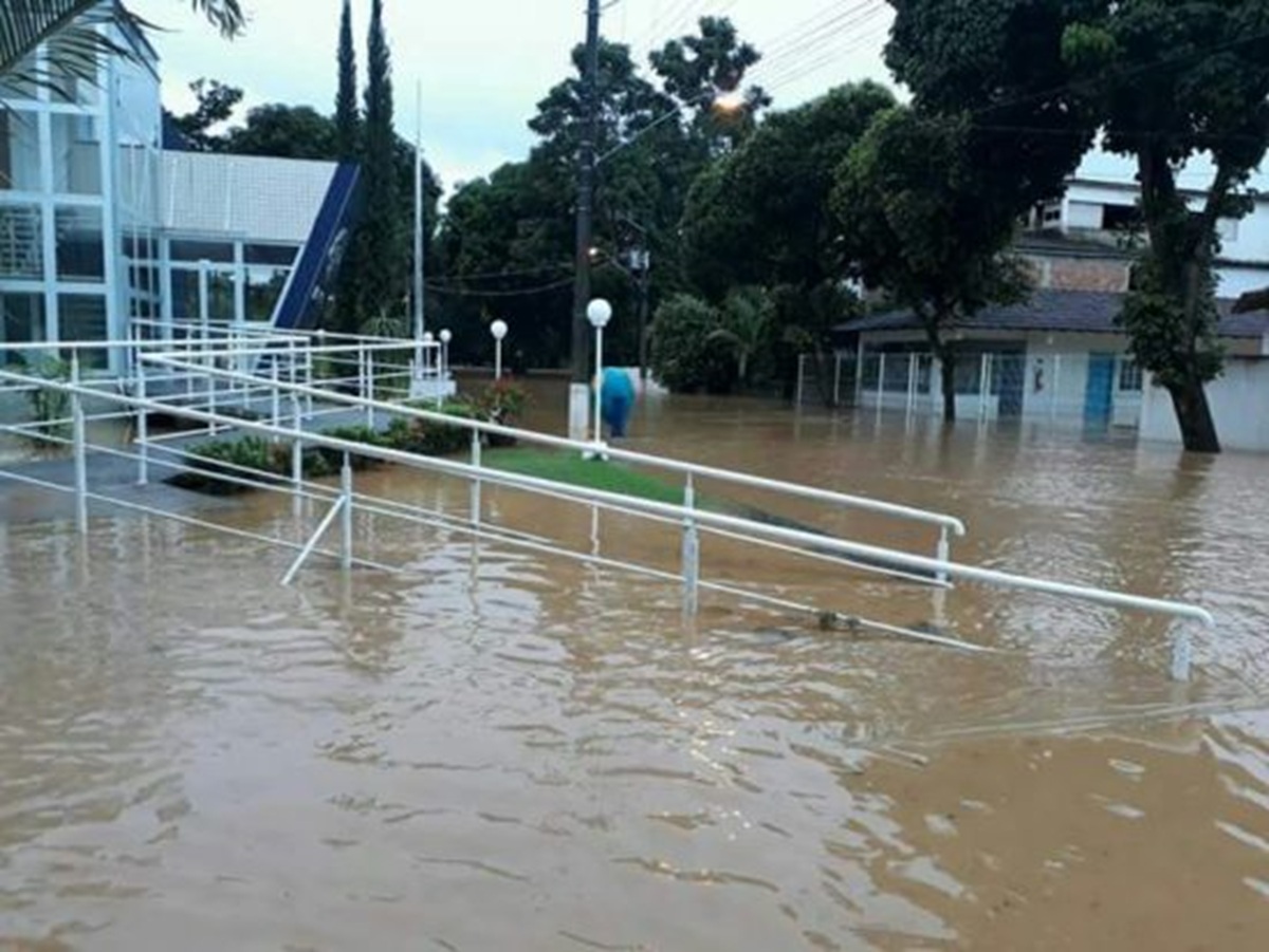 Alfredo Chaves cria plano de enfrentamento para desastres climáticos 1 chuva ac 550x413 1