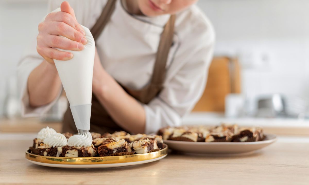 Quer aprender uma nova profissão? Guarapari oferece cursos gratuitos 1 confeitaria bolo confeiteira doces