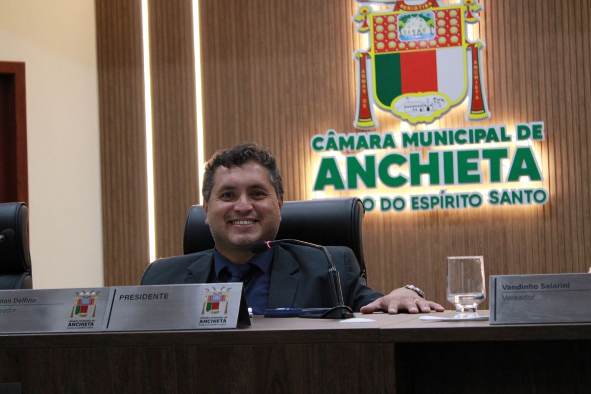 Presidente da Câmara de Anchieta cobra execução de emendas 1 Renan Delfino na mesa diretora