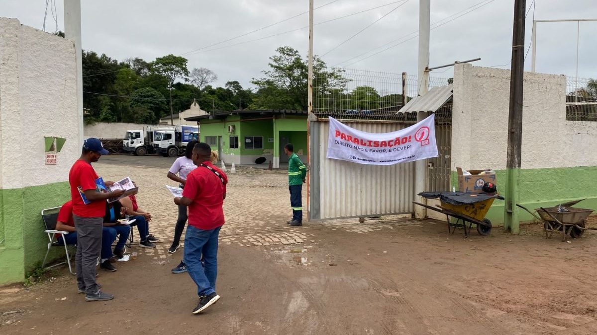 Greve de 110 trabalhadores suspende coleta de lixo em Guarapari