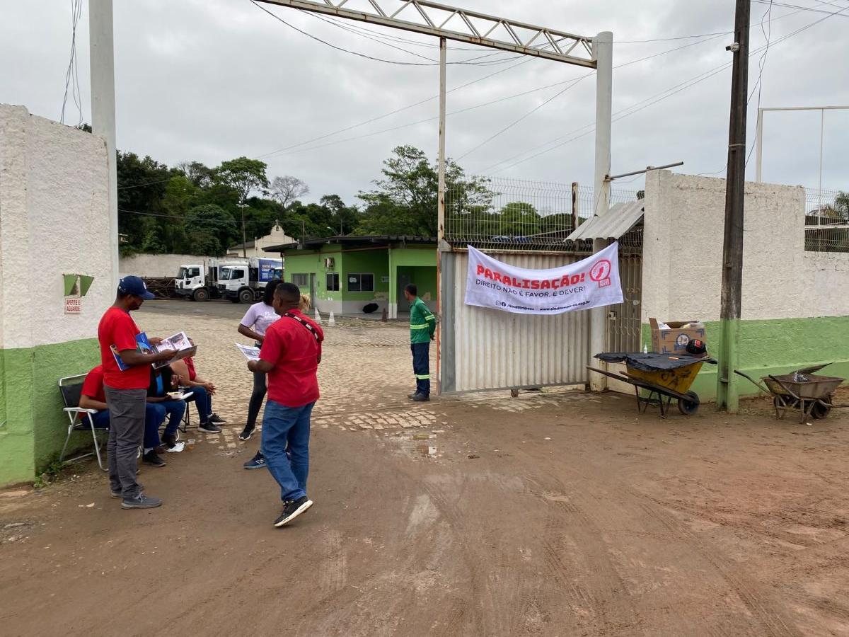 Greve de 110 trabalhadores suspende coleta de lixo em Guarapari 1 Sindilimpe ES paralisacao guarapari rotated 1