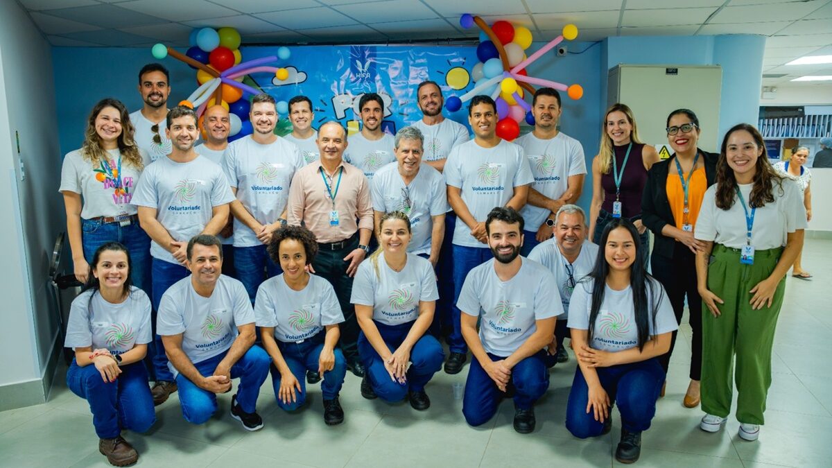 Hifa Guarapari recebe tablets durante visita de voluntários da Samarco