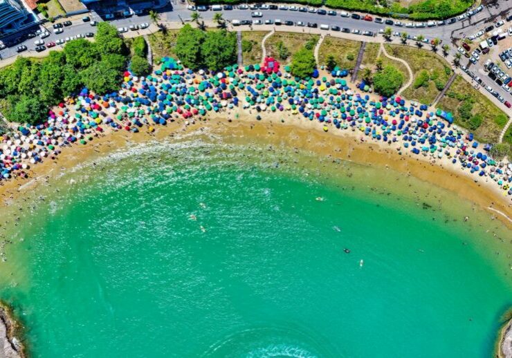Praia da Bacutia -- Enseada Azul