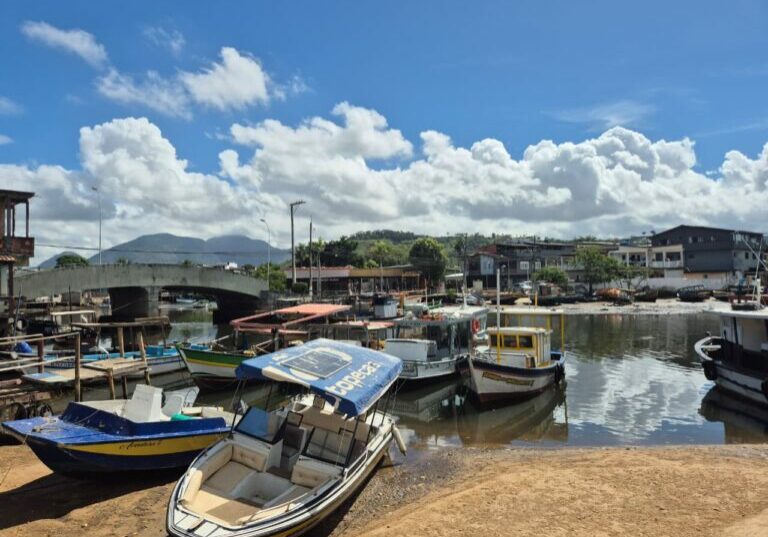 barco pesca peixe guarapari