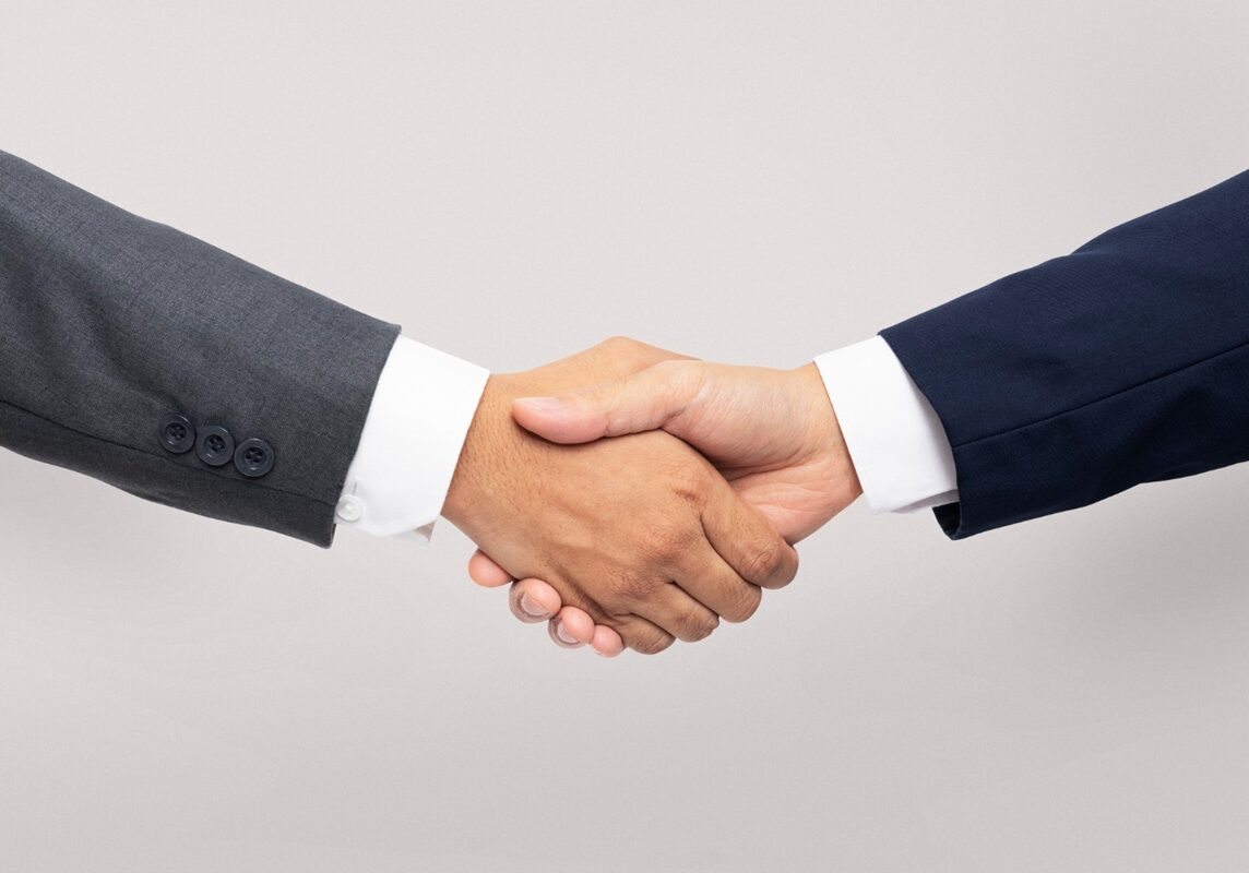 aperto de mão - negociação freepik