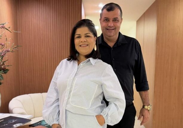 casal corretor capa