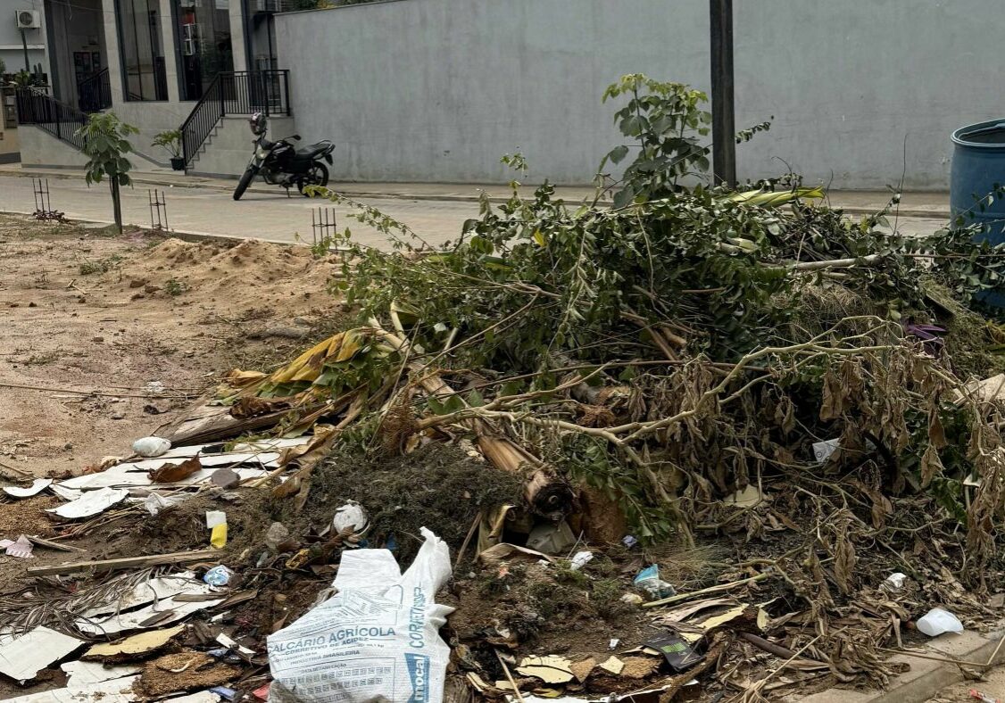 entulho alfredo chaves1