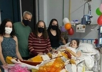 familia_comemora_retorno_brenda_bongestab