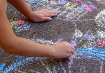 Free picture (Children draw chalk on asphalt) from https://torange.biz/children-draw-chalk-asphalt-32596
