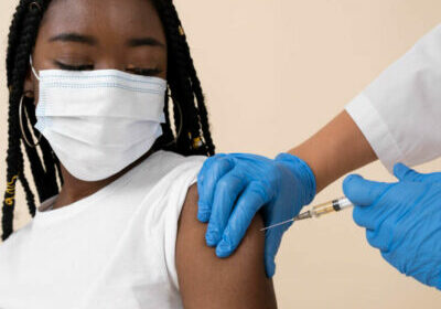vacina criança-reprodução freepik