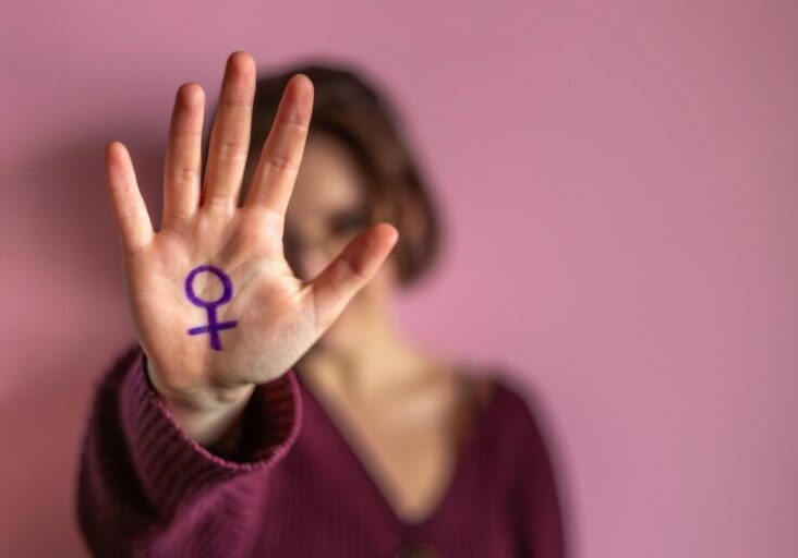 violência contra a mulher - agosto lilás - freepik